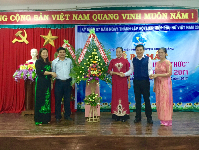 Ra mắt câu lạc bộ phụ nữ tri thức huyện Krông Năng.